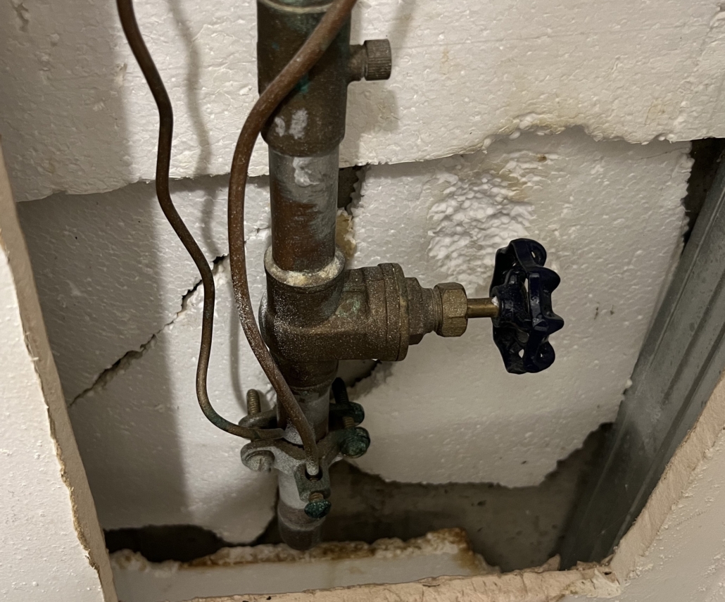 how-to-shut-off-the-water-in-a-home-in-an-emergency