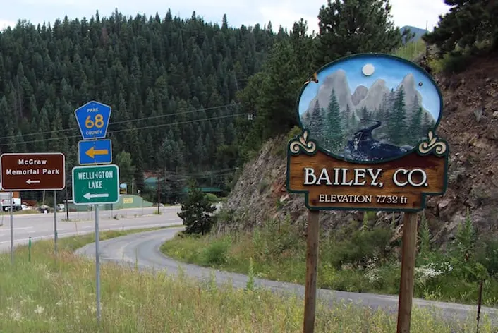 Bailey Colorado 80421 American Restoration water, flood and fire damage mitigation experts. Emergency services. Water damage clean up.